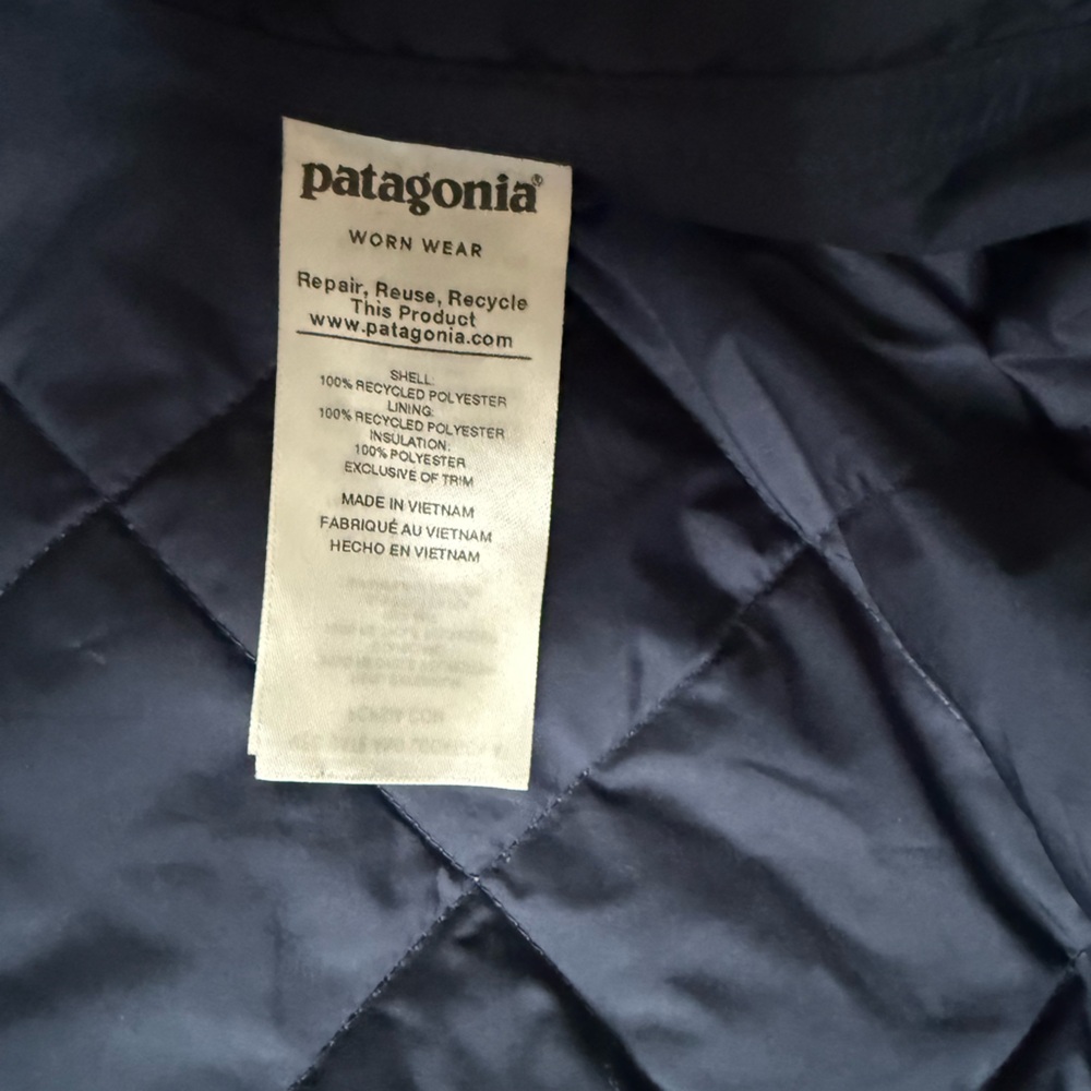 Diamond quilted light weight PATAGONIA jacket. Men’s size large tan and navy - Picture 5 of 12